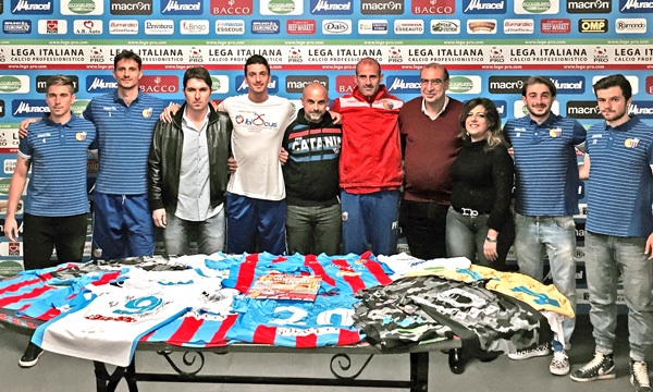 Domenica sera all’asta per l’Ibiscus le maglie del Catania autografate dai rossazzurri